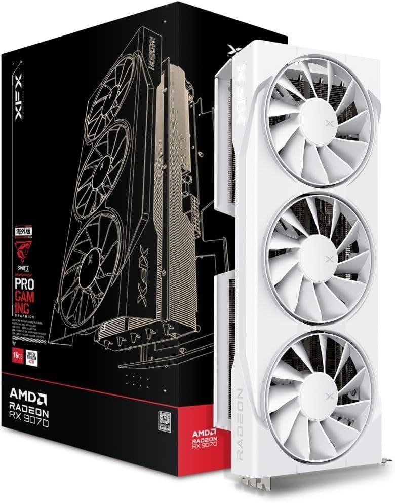 Tarjeta grafica XFX Radeon RX 9070 de perfil, con sus tres ventiladores visibles