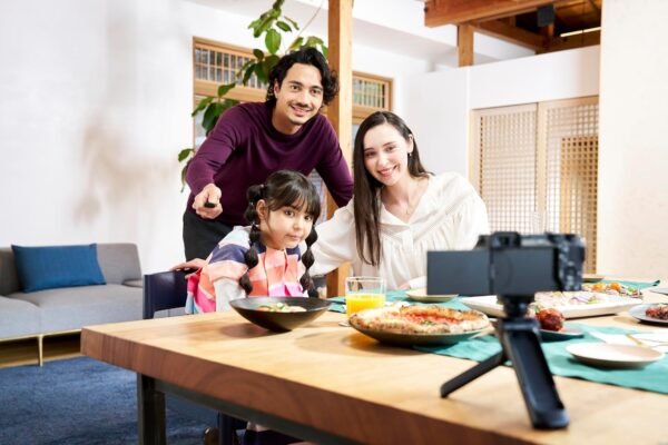 Sony ZV-E10K - Camara Mirrorless de Vlogging con Objetivo 16-50mm
